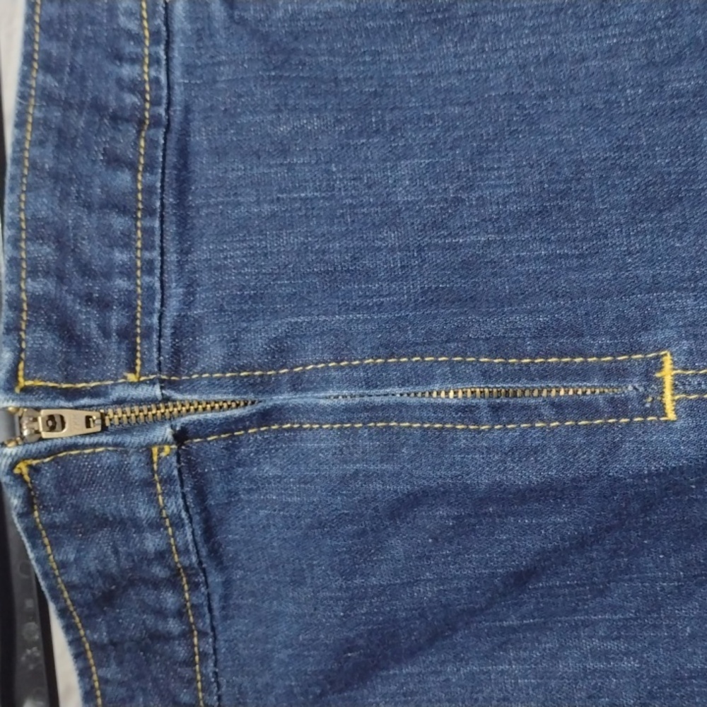 The Limited Dark Denim Skirt - Picture 5 of 7